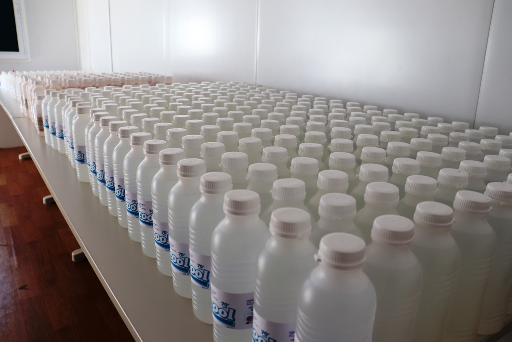 Força-tarefa do campus do Sertão produz álcool gel, 70% e glicerinado para doação